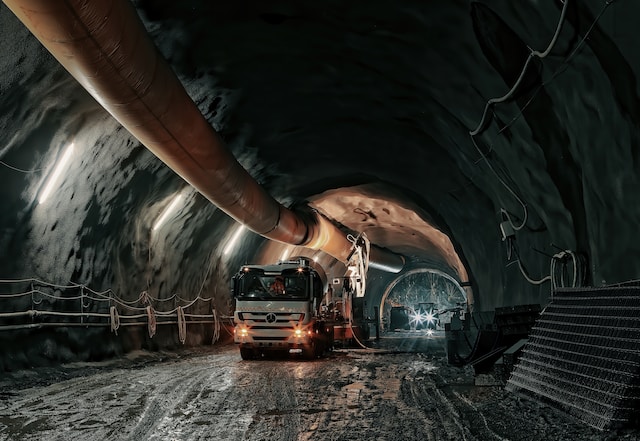 Rekonstrukce silničního tunelu.